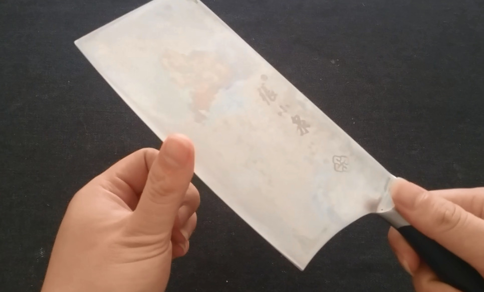 60年大厨教我，菜刀用它磨一磨，菜刀切菜如泥，不知道可惜了