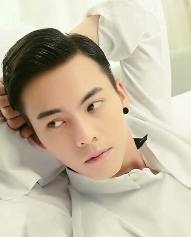 看6大露额头的男星杨洋孤傲,张艺兴高冷,王源变化好大