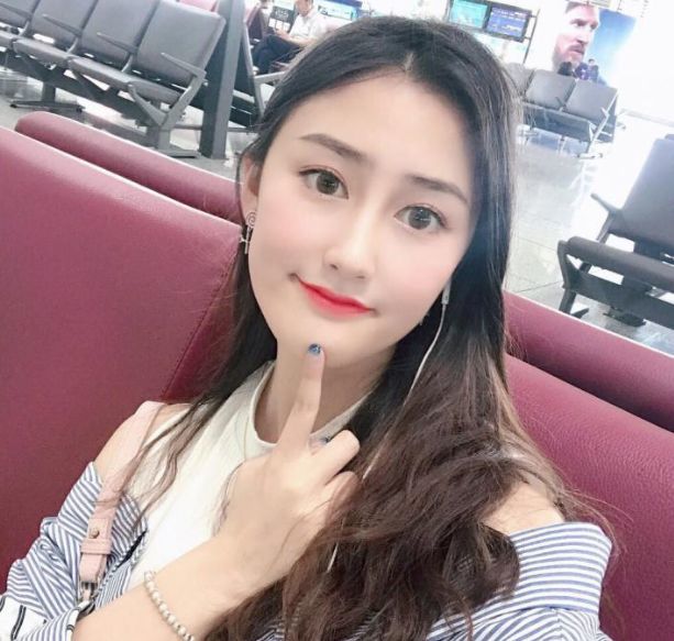 上图为新疆农业大学校花麦合丽娅 上图为北京理工大学珠海学院校