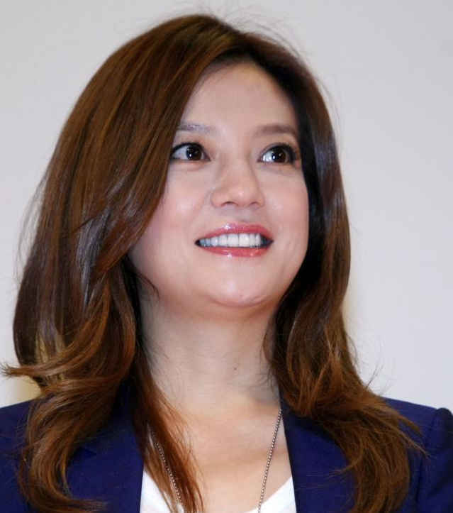 有一种减肥叫赵薇瘦了,连衣裙腰间"小心机",尽显好身材