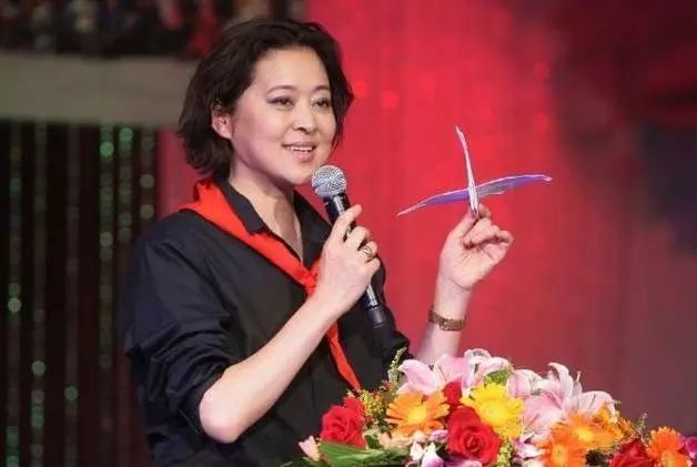 倪萍瘦20斤大变样,透露减肥全靠这招