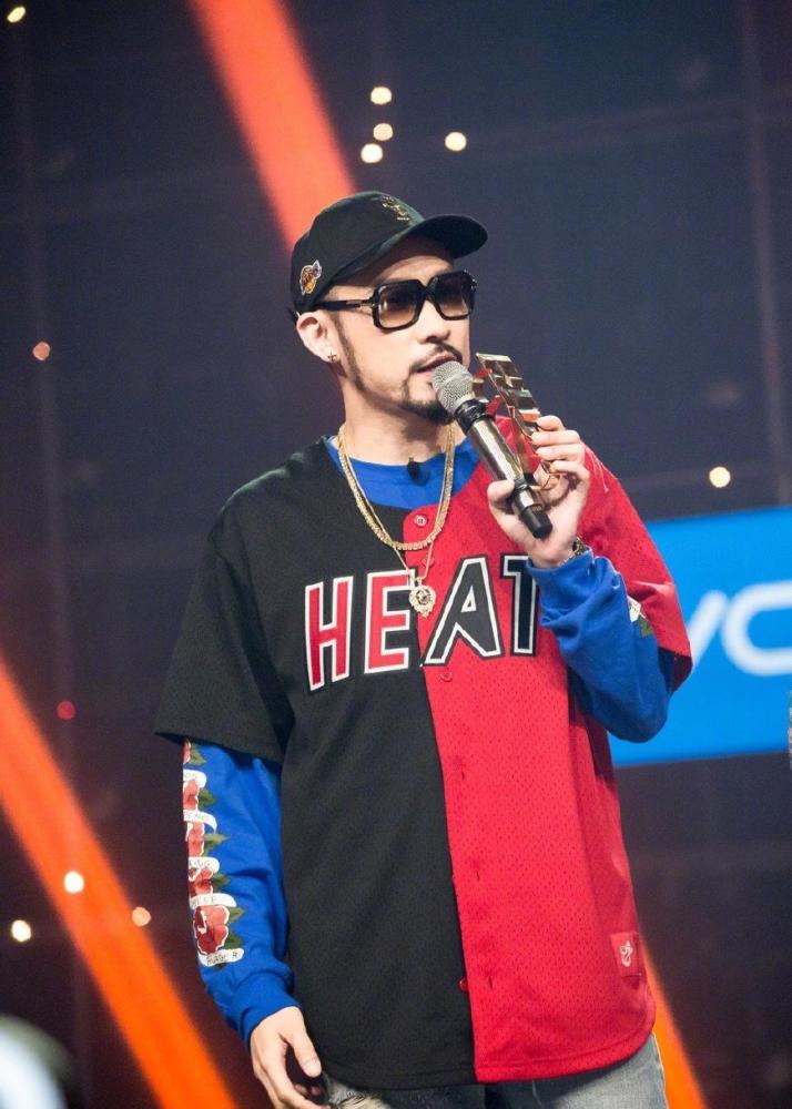 《中国新说唱》结束,mchotdog晒最燃嘻哈风看什么叫
