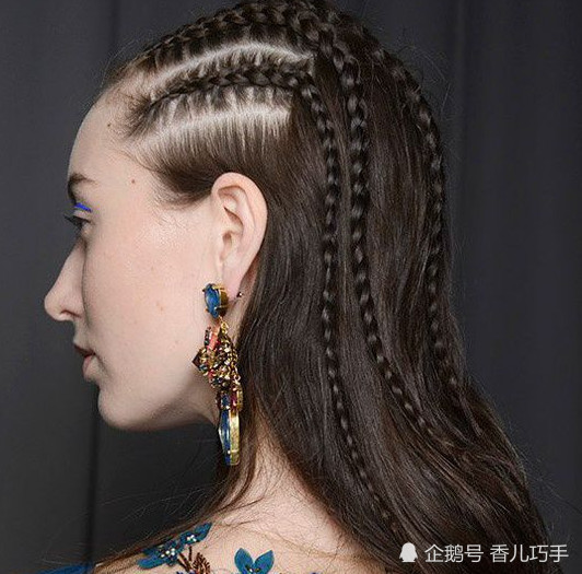 非洲人满头的辫子到底怎么洗头,为什么起源不是非洲呢