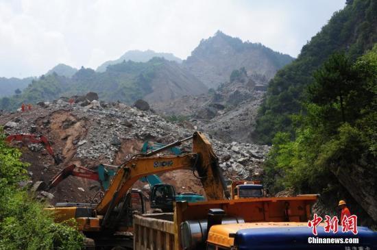 陕西山体滑坡发现一处生命迹象 确认64人失踪