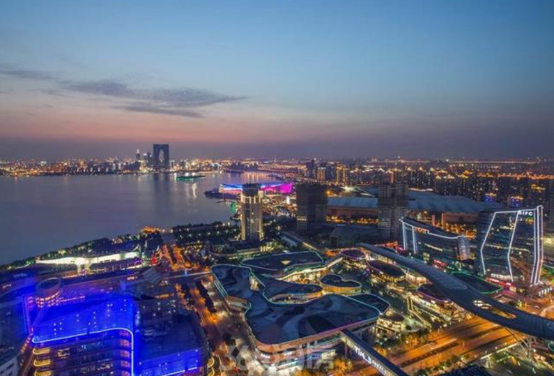 中国夜生活最丰富的城市,1400万人口却没有机