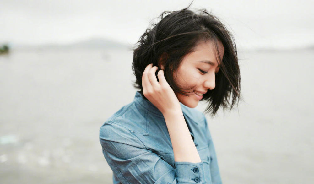 佟丽娅调侃刘昊然撞脸15岁香港神童 粉丝:连学