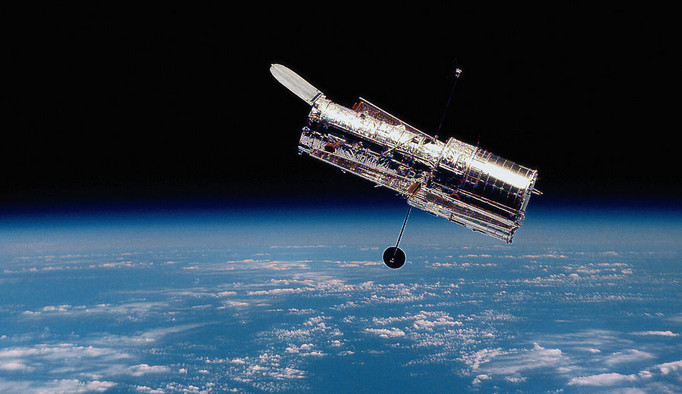 为什么137亿光年远的地方,哈勃望远镜一眼就能