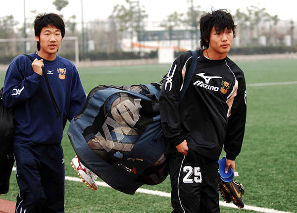 武汉足球重回中超:退出事件过去10年 那些武汉