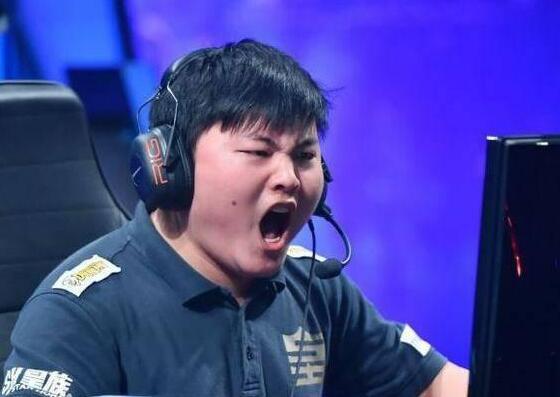 从六年无冠到一年六冠 超越Faker!狂小狗进化