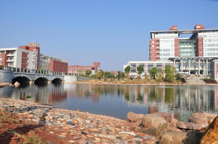 不是211和985大学,但受国家电力公司青睐,考上