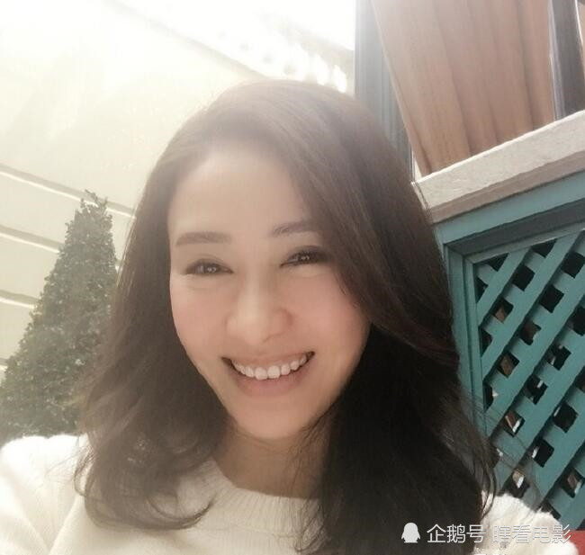 47岁黎姿近照，脸上没有岁月痕迹，这模样却出人意料！