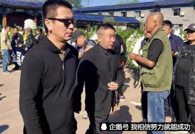 窦唯未参加臧天朔葬礼,却发行单曲缅怀大哥,兄弟情义