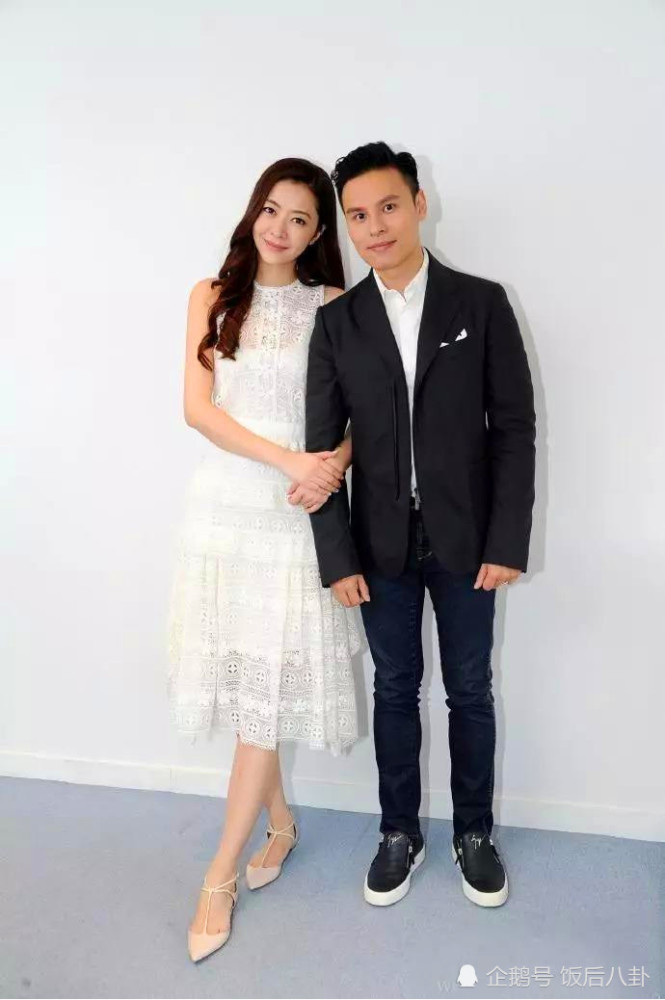 熊黛林晒双胞胎女儿近照,一母同胞的两姐妹却