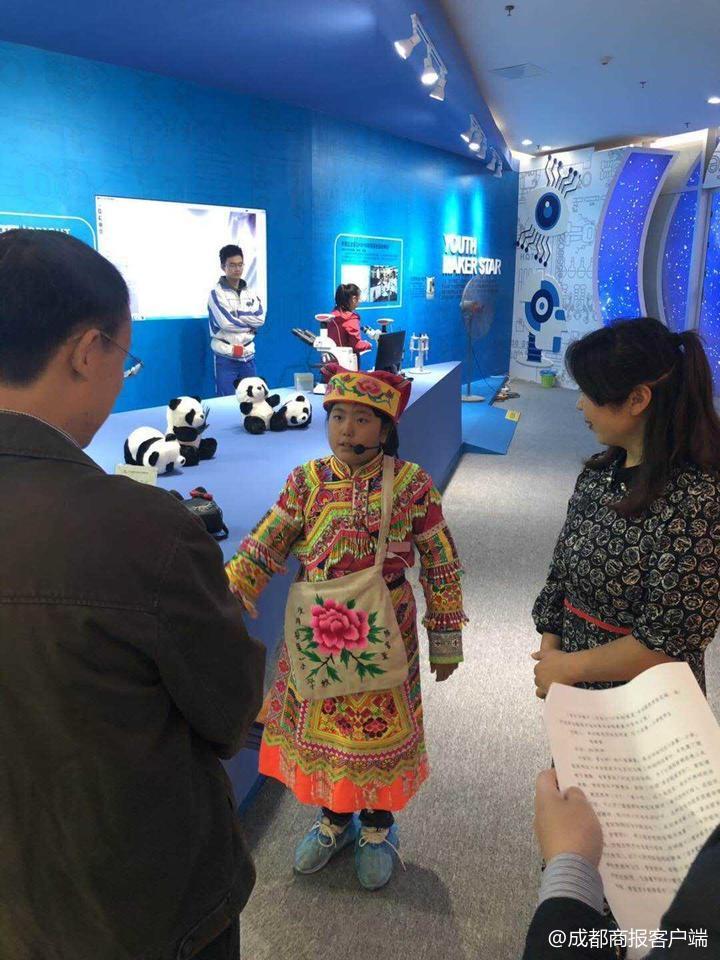 有爱!妈妈走夜路崴了脚,汶川9岁小女孩发明多