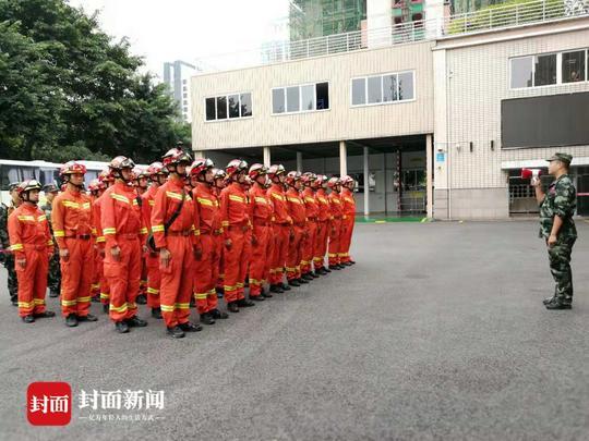 四川消防总队指令16支地震救援队集结待命