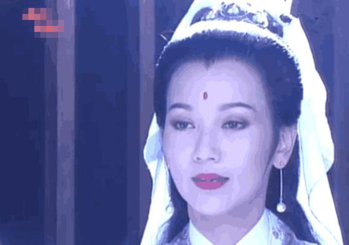 "观音"的演员就是赵雅芝,虽然说这个角色在《妈祖拜观音》中戏份不多