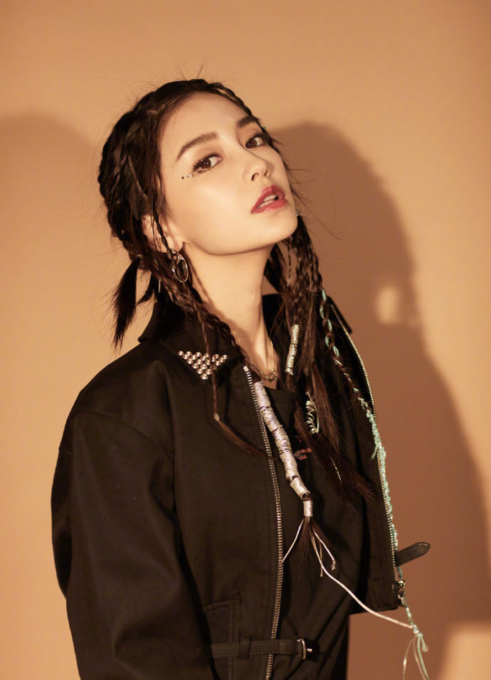 Baby写真视频曝光,鼻朝天动作好醉人,原来真实