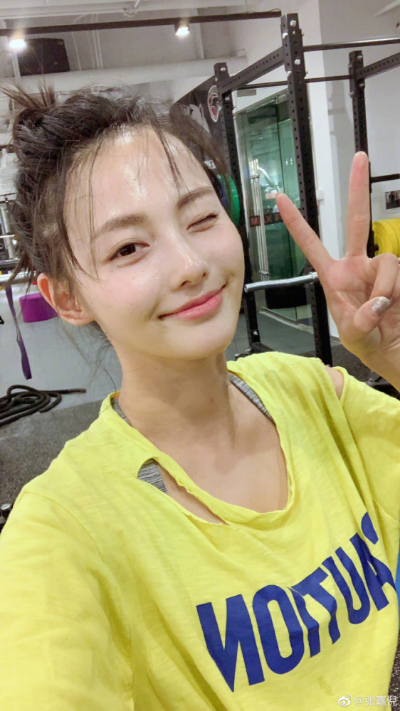 张嘉倪为儿子庆祝百天公布大名,网友:这就是小