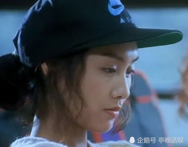 "港风"美人之朱茵戴帽子穿搭,网友:时尚是个轮回