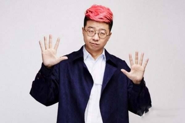 李诞与女友开直播卖衣服,疑怒喷粉丝:不买衣服