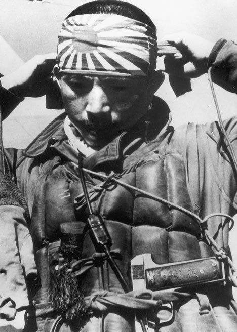 二战中,日本的神风特工队进行自杀式攻击,他们都不怕死吗?