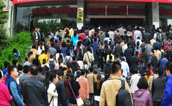 快报名,这个考试是大学生考公务员最好的一次