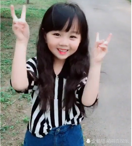 小山竹纪美伊越来越漂亮,长发飘飘像小仙女,这小嘴是