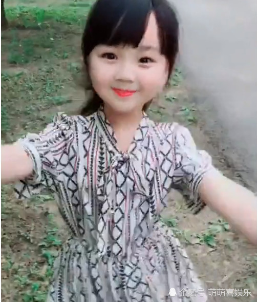 小山竹纪美伊越来越漂亮,长发飘飘像小仙女,这小嘴是