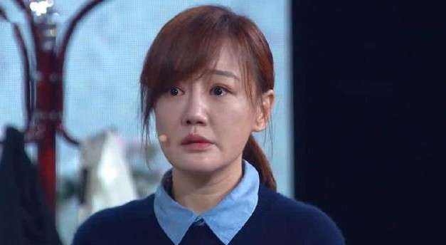 40岁薛佳凝参加《我就是演员》,脸部略浮肿,网