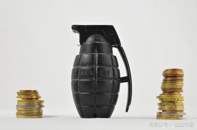 手榴弹在身旁快爆炸时,趴下真的有用吗?老兵苦