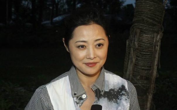 捧红了吴秀波，离婚后再嫁前夫，如今成张若昀继母！