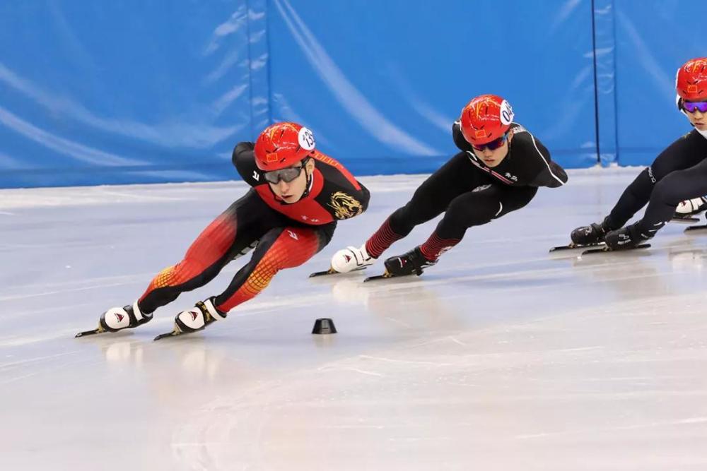 短道精英赛武大靖发烧仍夺两金 小腿敷冰袋参