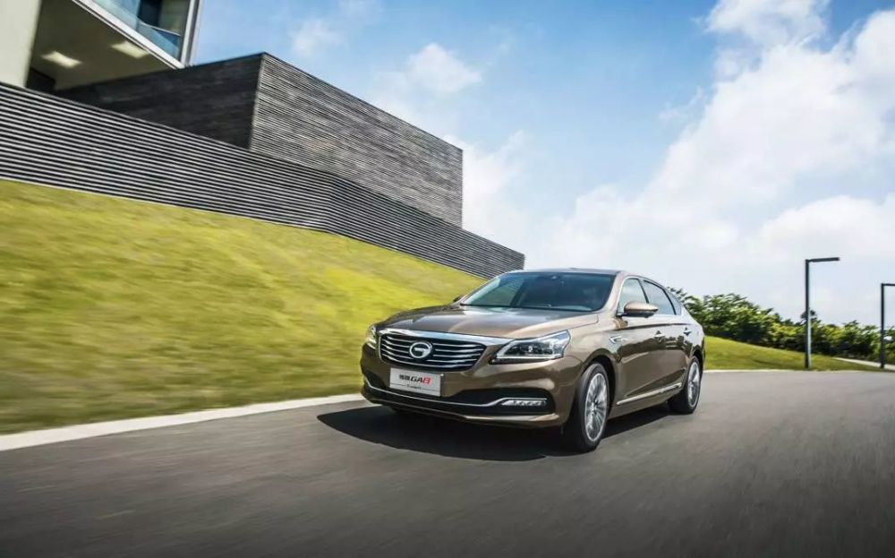 月薪一万买啥车?瑞虎8和现代ix35选谁?老司机