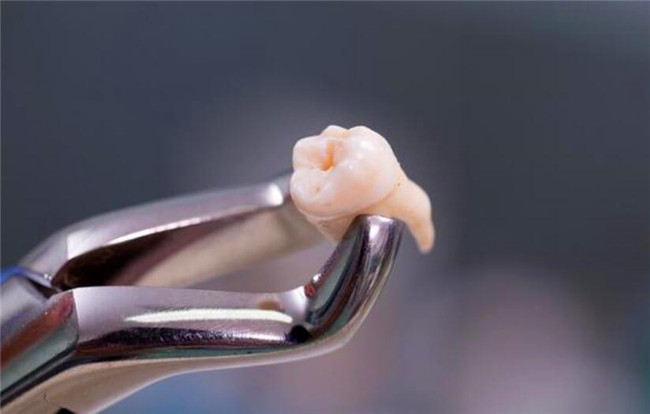 医生说孩子的乳牙别扔,危急时候能救命,网友:不