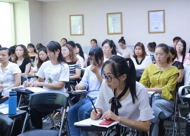 重庆幼师专业的学校_幼师重庆专业学校招聘信息_重庆幼师专业学校