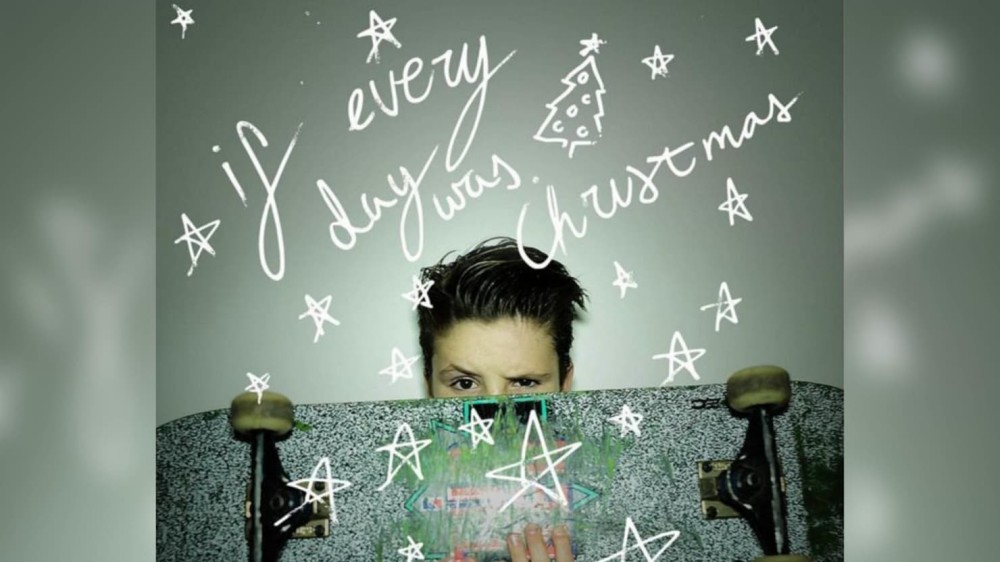 小贝点赞迷你罗绝妙进球 满屏的羡慕嫉妒 他仨