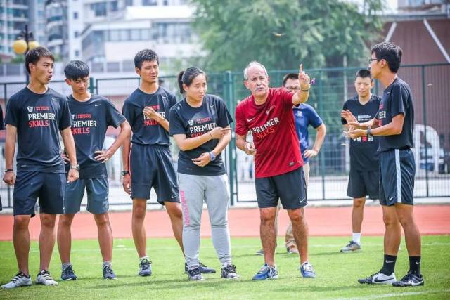 捷豹培训中国小裁判,足球管理者们脸红了吗?