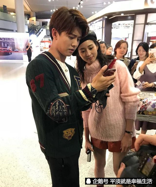 张钧甯任嘉伦偶遇,却玩起了自拍,网友:cp感好强!
