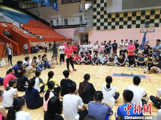 亚洲飞人苏炳添暨南大学开授第一课 奥运会后