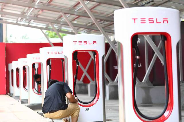 大公司要闻速览|百度外卖退出历史舞台;特斯拉