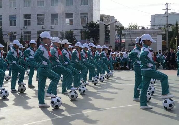 普及校园足球让足球操盛行 未来靠这冲出亚洲