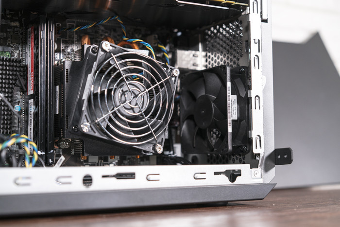 锋芒毕露联想拯救者刃9000 GTI电竞主机评测