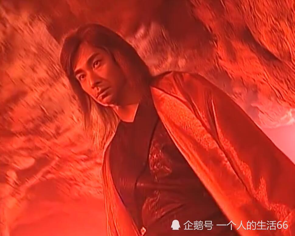 风云雄霸天下:聂风入魔眼睛变红就算了,为何还穿一身