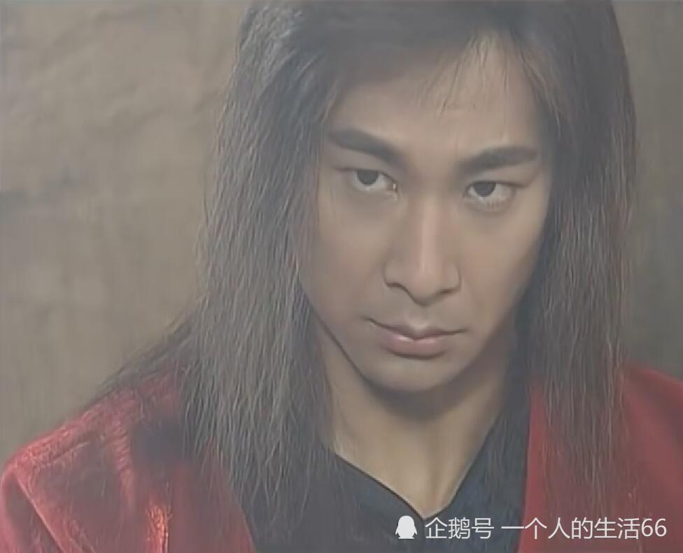 风云雄霸天下:聂风入魔眼睛变红就算了,为何还穿一身