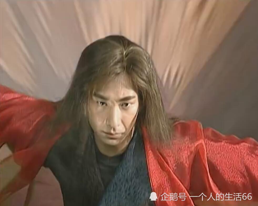 风云雄霸天下:聂风入魔眼睛变红就算了,为何还穿一身
