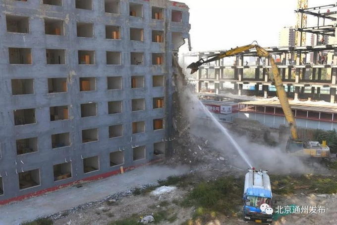 北京通州开拆两栋7层违建公寓:面积超2万㎡ 最