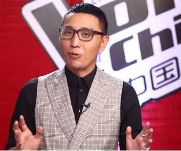 央视主播为何低头念稿5分钟? 10个关于新闻联