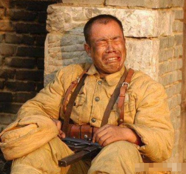 新老《亮剑》同是"有胜阅兵",一个得意一个无表情,这就是差别