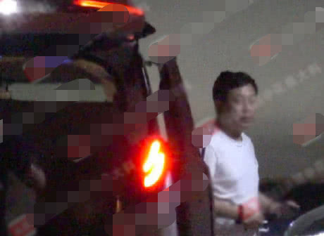 知情人曝赵丽颖冯绍峰婚礼日期:12月12日上海