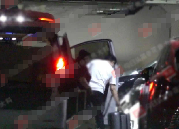 知情人曝赵丽颖冯绍峰婚礼日期:12月12日上海